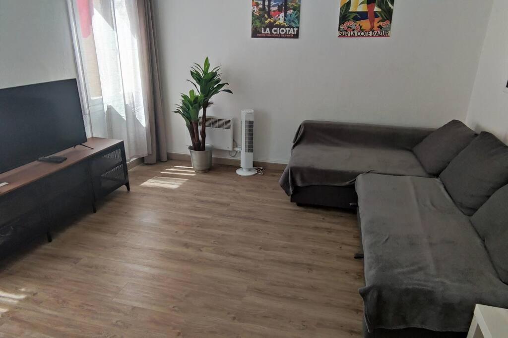 Appart De Charme Plein Centre Apartment La Ciotat Bagian luar foto